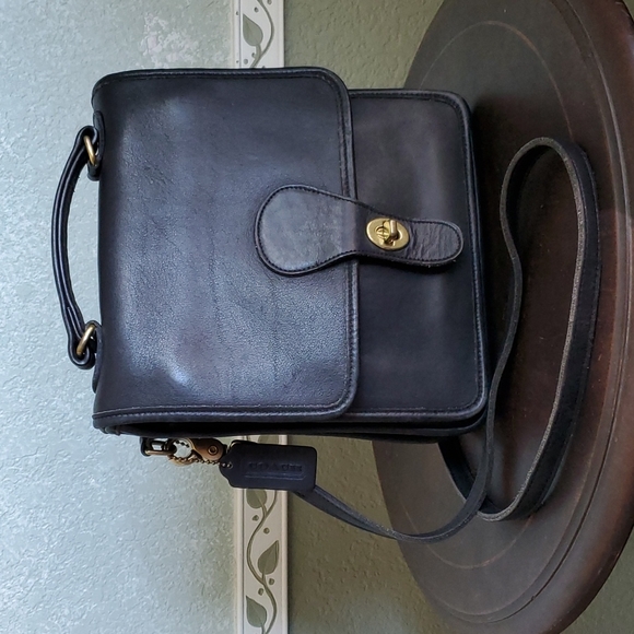 Coach Handbags - ❤❤Vintage Coach Station Crossbody 5130